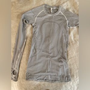 Lululemon swiftly tech long sleeved white with blk stripes size 2